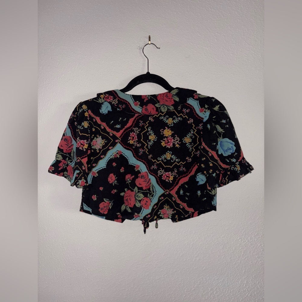 Urban Outfitters Blue Kimchi Floral Tie-Front Crop Top - Black and Blue Size XS - Picture 5 of 6